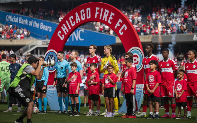 Chicago Fire FC V New York City FC - MLS, Fussball Herren, USA - October 10, 2026 Chicago Fire FC players Jack Elliott ( 3) and Chris Brady ( 1) stand in line for the National Anthem before the match against New York City FC at Soldier Field Stadium in Chicago, United States, on October 10, 2026. Chicago IL United States  Copyright: xRichardxNicholsx originalFilename:nichols-chicagof261010_npfII