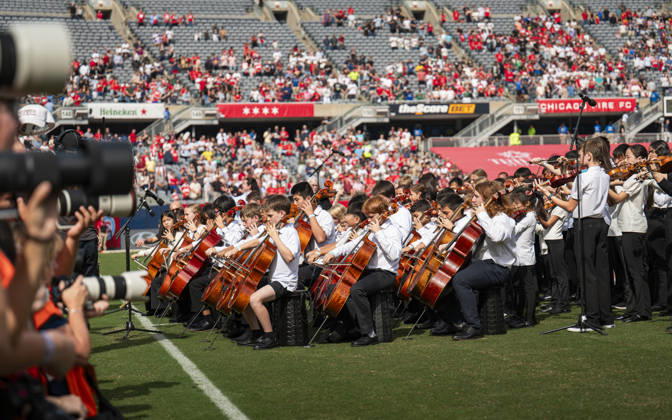 Chicago Fire FC V New York City FC - MLS, Fussball Herren, USA - October 10, 2026 A Chicagoland children s orchestra performs the National Anthem prior to the match between Chicago Fire FC and New York City FC at Soldier Field Stadium in Chicago, United States, on October 10, 2026. Chicago IL United States  Copyright: xRichardxNicholsx originalFilename:nichols-chicagof261010_npgyP