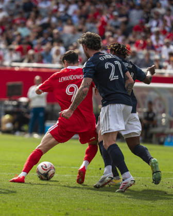 Chicago Fire FC V New York City FC - MLS, Fussball Herren, USA - October 10, 2026 Robert Lewandowski ( 9) of Chicago Fire FC is in action during the match between Chicago Fire FC and New York City FC at Soldier Field Stadium in Chicago, United States, on October 10, 2026. Chicago IL United States  Copyright: xRichardxNicholsx originalFilename:nichols-chicagof261010_npbUl