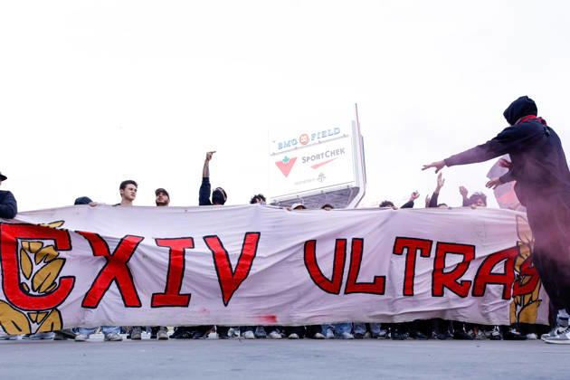 Toronto FC v CF Montreal Toronto FC fans march toward BMO Field before the start of the Major League Soccer game between Toronto FC and CF Montreal in Toronto, Canada, on October 10, 2026. Toronto Ontario Canada Copyright: xIndrawanxKumalax originalFilename:kumala-majorlea261010_np5qt