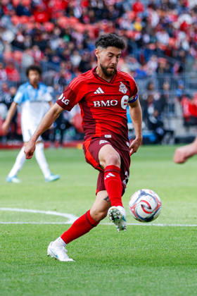 Toronto FC v CF Montreal Jonathan Osorio 21 of Toronto FC controls the ball during a Major League Soccer game between Toronto FC and CF Montreal at BMO Field in Toronto, Ontario, Canada, on October 10, 2026. Toronto Ontario Canada  Copyright: xIndrawanxKumalax originalFilename:kumala-majorlea261010_npByk.jpg