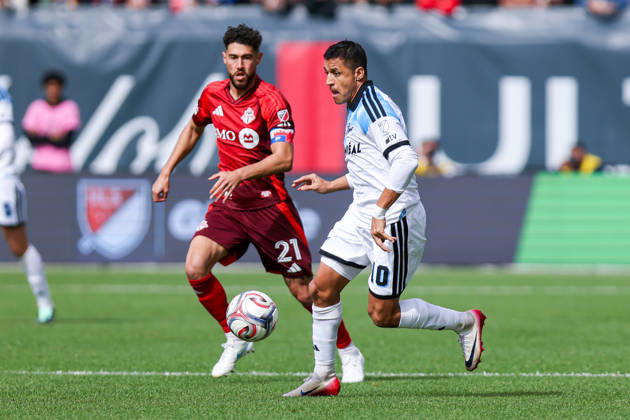 Toronto FC v CF Montreal Alexis Sanchez 10 of CF Montreal runs with the ball during a Major League Soccer game between Toronto FC and CF Montreal at BMO Field in Toronto, Ontario, Canada, on October 10, 2026. Toronto Ontario Canada Copyright: xIndrawanxKumalax originalFilename:kumala-majorlea261010_npJOc