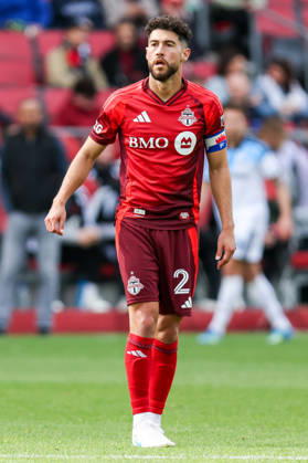 Toronto FC v CF Montreal Jonathan Osorio 21 of Toronto FC waits for the game to resume during a Major League Soccer match between Toronto FC and CF Montreal at BMO Field in Toronto, Ontario, Canada, on October 10, 2026. Toronto Ontario Canada Copyright: xIndrawanxKumalax originalFilename:kumala-majorlea261010_npJaO