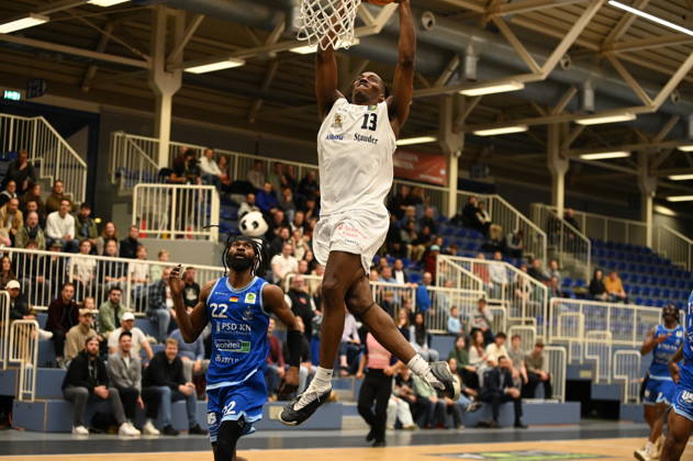 Darius Dawson, Matchday 4, BARMER 2 Basketball Bundesliga Pro A: ETB Miners vs. PS Karlsruhe LIONS, October 10, 2026. Dunk by Darius Dawson of the ETB Miners, Matchday 4 of the BARMER 2 Basketball Bundesliga Pro A, ETB Miners vs. PS Karlsruhe LIONS, final score 95–86 after overtime at the Sporthalle am Hallo on October 10, 2026, in front of 768 spectators
