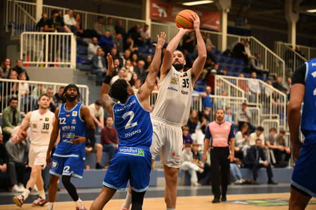 JJ Mann, Matchday 4, BARMER 2 Basketball Bundesliga Pro A: ETB Miners vs. PS Karlsruhe LIONS, October 10, 2026, JJ Mann, ETB Miners, Matchday 4 of the BARMER 2 Basketball Bundesliga Pro A, ETB Miners vs. PS Karlsruhe LIONS, final score 95–86 after overtime at the Sporthalle am Hallo on October 10, 2026, in front of 768 spectators