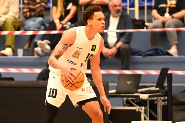 Isaiah Jevon Sanders, Matchday 4, BARMER 2 Basketball Bundesliga Pro A: ETB Miners vs. PS Karlsruhe LIONS, October 10, 2026. Isaiah Jevon Sanders, ETB Miners, Matchday 4 of the BARMER 2 Basketball Bundesliga Pro A, ETB Miners vs. PS Karlsruhe LIONS, final score 95–86 after overtime at the Sporthalle am Hallo on October 10, 2026, in front of 768 spectators