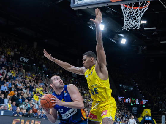 EWE Baskets Oldenburg faces off against Phoenix Hagen, Demajeo Wiggins, Cameron Krutwig, EWE Baskets Oldenburg vs. Phoenix Hagen, Basketball, BBL, October 10, 2026, Oldenburg Copyright: xEibner-Pressefotox EP_EER