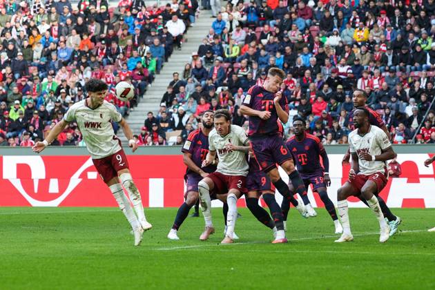One-on-one, action, featuring Rodrigo Ribeiro 9 (FC Augsburg), Calvin Brackelmann 2 (FC Augsburg), Joshua Kimmich 6 (FC Bayern Munich), Chrislain Matsima 5 (FC Augsburg), FC Augsburg vs. FC Bayern Munich, soccer, Bundesliga 1, Matchday 5, October 10, 2026. DFB and DFL regulations prohibit any use of photographs as image sequences and or quasi-video. Augsburg, Bayern, Germany Copyright: xkolbert-press ChristianxKolbertx
