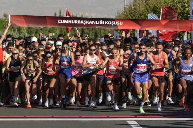 Presidential Run in Ankara ANKARA, TURKIYE - OCTOBER 11: Participants take part in the Presidential Run, organized by the Turkish Athletics Federation, in Ankara, Turkiye, on October 11, 2026. Osmancan Gurdogan Anadolu Ankara Turkey. Editorial use only. Please get in touch for any other usage.  Copyright: x2026xAnadoluxOsmancanxGurdoganx