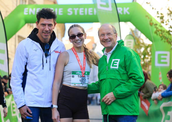 RUNNING - Graz Marathon 2026 GRAZ,AUSTRIA,11.OCT.26 - RUNNING - Graz Marathon. Image shows Andreas Prueckler (Kleine Zeitung), Lisa Kumpitsch and Urs Harnik-Lauris (Energie Steiermark).  GEPAxpictures xWolfgangxGrebien