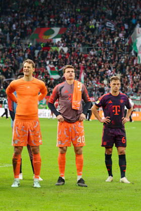 Manuel Neuer (FC Bayern Munich, 01) with Jonas Urbig (FC Bayern Munich, 40) and Joshua Kimmich (FC Bayern Munich, 06) after the game, disappointed, disappointment, emotions, GER, FC Augsburg vs. FC Bayern Munich, soccer, Bundesliga, Matchday 5, 2026–2027 season, October 10, 2026, DFL and DFB regulations prohibit any use of photographs as image sequences and or quasi-video, GER, FC Augsburg vs. FC Bayern Munich, soccer, Bundesliga, Matchday 5, 2026–2027 season, October 10, 2026, Augsburg Copyright: xEibner-Pressefoto JennixMaulx EP_JML