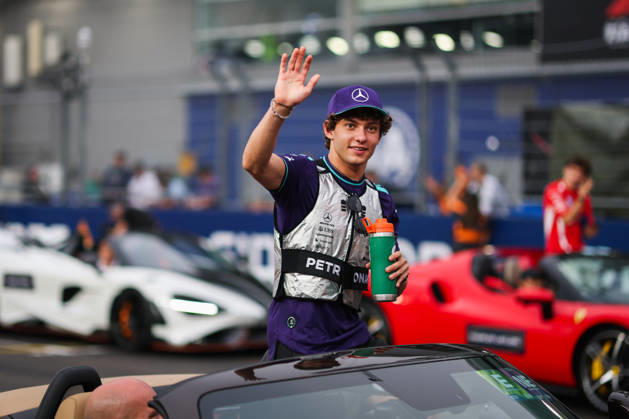F1 - SINGAPORE GRAND PRIX 2026 drivers parade KIMI ANTONELLI Andrea (ita), Mercedes AMG F1 Team W17, portrait during the 2026 Formula 1 Singapore Grand Prix, 17th round of the 2026 Formula One World Championship, WM, Weltmeisterschaft from October 9 to 11, 2026 on the Marina Bay Street Circuit, in Singapore, Singapore - SingaporeSingapore Copyright: xANTONINxVINCENTx