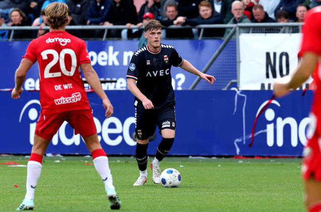 UTRECHT Willem II defender Maxim Dekker during the Vriendenloterij Eredivisie match between FC Utrecht and Willem II at Stadion Galgenwaard on October 11, 2026, in Utrecht, the Netherlands PETER LOUS EYE4IMAGES DeFodi Images