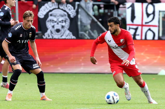 UTRECHT FC Utrecht midfielder Oualid Agougil with Willem II midfielder Uriel van Aalst during the Vriendenloterij Eredivisie match between FC Utrecht and Willem II at Stadion Galgenwaard on October 11, 2026, in Utrecht, the Netherlands PETER LOUS EYE4IMAGES DeFodi Images