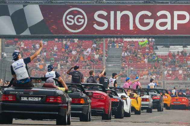 2026 Formula 1 Singapore Grand Prix SINGAPORE - OCTOBER 11: Drivers take part in the Drivers Parade at the Formula One Grand Prix of Singapore, at the Marina Bay Street Circuit in Singapore, on October 11, 2026. The upcoming main race will span 62 laps, with drivers competing in intense tropical heat and extreme humidity on a track featuring a relentless layout of 19 corners and minimal straightaways. Daniel Ceng Anadolu Singapore Singapore. Editorial use only. Please get in touch for any other usage.  Copyright: x2026xAnadoluxDanielxCengx