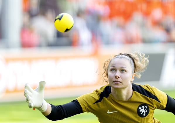 ZEIST - Daniëlle de Jong during a training session of the Dutch women s football team in preparation for the World Cup qualifying match against Hungary. SANDER KONING ANP xVIxANPxSportx xxANPxIVx 572121792 originalFilename: 572121792