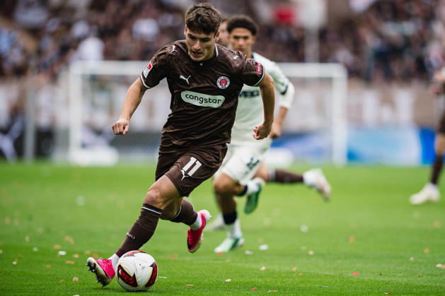 2. Bundesliga: FC St. Pauli vs. Karlsruher SC, October 11, 2026; Arkadiusz Pyrka, FC St. Pauli; 11 soccer, 2. Bundesliga, Matchday 7: FC St. Pauli vs. Karlsruher SC on October 11, 2026, at Millerntor Stadium, Hamburg. DFL regulations prohibit any use of photographs as image sequences and or quasi-video. Copyright: xBEAUTIFULxSPORTS Tonhäuserx