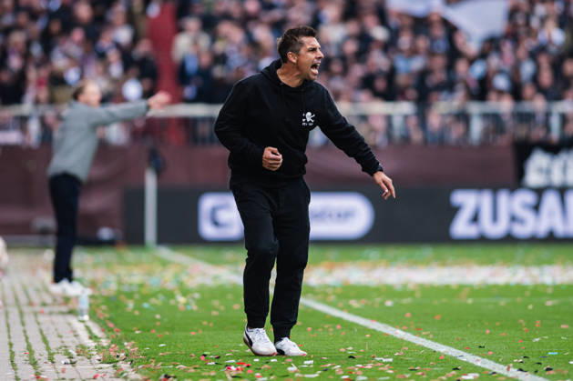 2. Bundesliga: FC St. Pauli vs. Karlsruher SC, October 11, 2026. Marcel Rapp, FC St. Pauli s coach, on the sidelines, calling out, shouting, yelling. Soccer, 2. Bundesliga, Matchday 7: FC St. Pauli vs. Karlsruher SC on October 11, 2026, at Millerntor Stadium, Hamburg. DFL regulations prohibit any use of photographs as image sequences and or quasi-video. Copyright: xBEAUTIFULxSPORTS Tonhäuserx