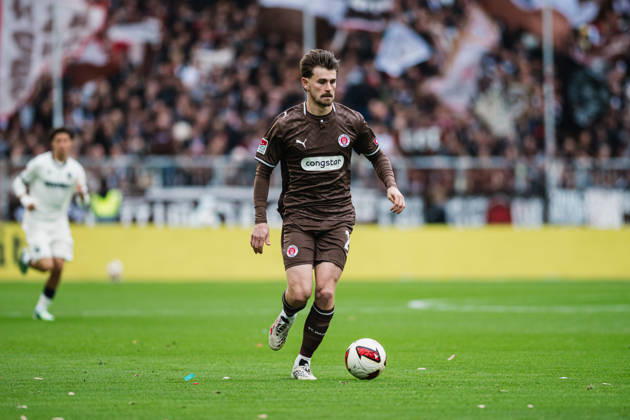 2. Bundesliga: FC St. Pauli vs. Karlsruher SC, October 11, 2026; Connor Metcalfe, FC St. Pauli, 24, soccer, 2. Bundesliga, Matchday 7: FC St. Pauli vs. Karlsruher SC on October 11, 2026, at Millerntor Stadium, Hamburg. DFL regulations prohibit any use of photographs as image sequences and or quasi-video. Copyright: xBEAUTIFULxSPORTS Tonhäuserx