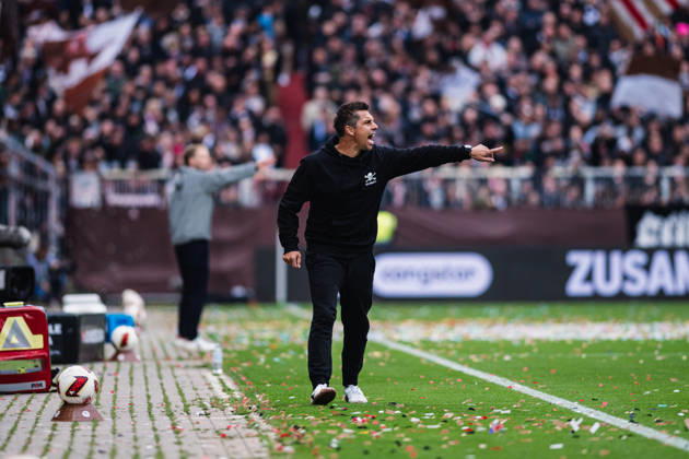 2. Bundesliga: FC St. Pauli vs. Karlsruher SC, October 11, 2026. Marcel Rapp, FC St. Pauli s coach, on the sidelines, calling out, shouting, yelling. Soccer, 2. Bundesliga, Matchday 7: FC St. Pauli vs. Karlsruher SC on October 11, 2026, at Millerntor Stadium, Hamburg. DFL regulations prohibit any use of photographs as image sequences and or quasi-video. Copyright: xBEAUTIFULxSPORTS Tonhäuserx