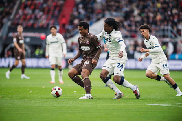 2. Bundesliga: FC St. Pauli vs. Karlsruher SC, October 11, 2026; Joel Fujita (FC St. Pauli, No. 16) vs. Sandro Trémoulet (Karlsruher SC, No. 24); Soccer, 2. Bundesliga, Matchday 7: FC St. Pauli vs. Karlsruher SC on October 11, 2026, at Millerntor Stadium, Hamburg. DFL regulations prohibit any use of photographs as image sequences and or quasi-video. Copyright: xBEAUTIFULxSPORTS Tonhäuserx