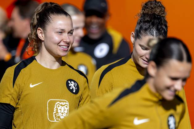 ZEIST - Daniëlle de Jong during a training session of the Dutch women s football team in preparation for the World Cup qualifying match against Hungary. SANDER KONING ANP xVIxANPxSportx xxANPxIVx 572122126 originalFilename: 572122126
