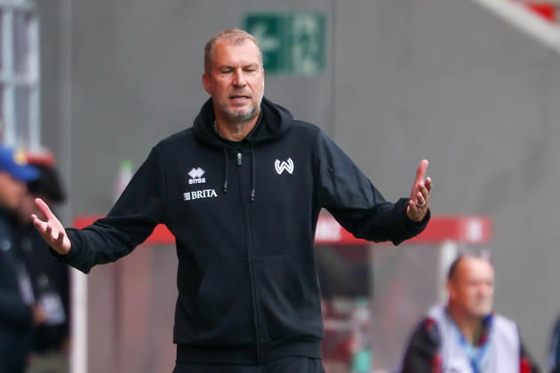 Ingolstadt, Germany, October 11, 2026, 3rd League 2026–2027, Matchday 8: FC Ingolstadt 04 vs. SV Wehen Wiesbaden. Pictured: SVWW coach Jochen Seitz gesturing on the field. DFB and DFL regulations prohibit any use of photographs as image sequences and or quasi-video. Copyright: xFotostandx xSchäferx