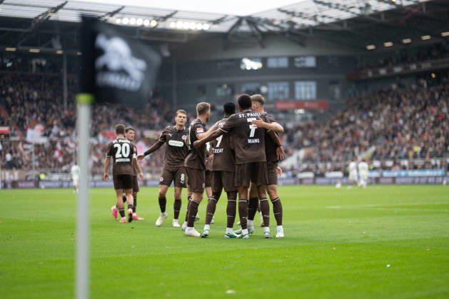 2. Bundesliga: FC St. Pauli vs. Karlsruher SC, October 11, 2026 – Goal, celebration by Abdoulie Ceesay (FC St. Pauli), 9–1 Soccer, 2. Bundesliga, Matchday 7: FC St. Pauli vs. Karlsruher SC on October 11, 2026, at Millerntor Stadium, Hamburg. DFL regulations prohibit any use of photographs as image sequences and or quasi-video. Copyright: xBEAUTIFULxSPORTS Tonhäuserx