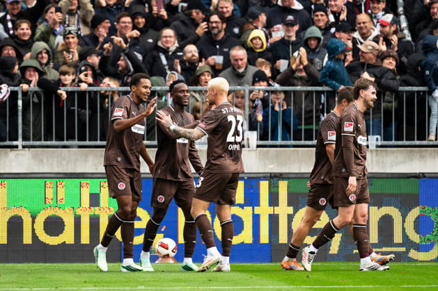 Goal to make it 1–0: Abdoulie Ceesay (FC St. Pauli), 09, celebrates with Youssoupha Niang (FC St. Pauli), 07, Louis Oppie (FC St. Pauli), 23, and Connor Metcalfe (FC St. Pauli), 24, GER, FC St. Pauli vs. Karlsruher SC, soccer, 2. Bundesliga, Matchday 7, 2026–2027 season, October 11, 2026 DFL regulations prohibit any use of photographs as image sequences and or quasi-video GER, FC St. Pauli vs. Karlsruher SC, soccer, 2. Bundesliga, Matchday 7, 2026–2027 season, October 11, 2026, Hamburg Copyright: xEibner-Pressefoto MaxxVincenx EP_MVN