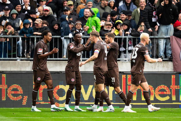 Goal to make it 1–0: Abdoulie Ceesay (FC St. Pauli, 09) celebrates with Youssoupha Niang (FC St. Pauli, 07) and David Nemeth (FC St. Pauli, 04, Lars Ritzka (FC St. Pauli, 21), and Louis Oppie (FC St. Pauli, 23), GER, FC St. Pauli vs. Karlsruher SC, soccer, 2. Bundesliga, Matchday 7, 2026–2027 season, October 11, 2026 DFL regulations prohibit any use of photographs as image sequences and or quasi-video GER, FC St. Pauli vs. Karlsruher SC, soccer, 2. Bundesliga, Matchday 7, 2026–2027 season, October 11, 2026, Hamburg Copyright: xEibner-Pressefoto MaxxVincenx EP_MVN