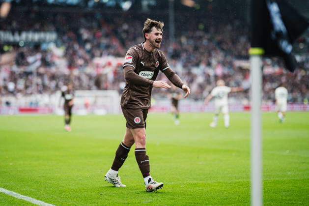 2. Bundesliga: FC St. Pauli vs. Karlsruher SC, October 11, 2026—GOAL, CELEBRATION by Abdoulie Ceesay (FC St. Pauli), 9–1; here, Connor Metcalfe (FC St. Pauli), 24—Soccer, 2. Bundesliga, Matchday 7: FC St. Pauli vs. Karlsruher SC on October 11, 2026, at Millerntor Stadium, Hamburg. DFL regulations prohibit any use of photographs as image sequences and or quasi-video. Copyright: xBEAUTIFULxSPORTS Tonhäuserx