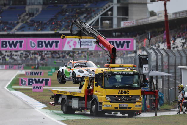 Hockenheim, Germany, October 9–11, 2026 Porsche Sixt Carrera Cup Germany 2026 Season Finale Hockenheimring Sunday Race 2 Pictured: Jonas Greif (GER) in car No. 4 being towed away Hockenheimring, Baden-Württemberg Copyright: xFotostandx xFWMEDIAx