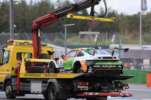 Hockenheim, Germany, October 9–11, 2026 Porsche Sixt Carrera Cup Germany 2026 Season Finale Hockenheimring Sunday Race 2 Pictured: Jonas Greif (GER) in car No. 4 being towed away after losing a tire Hockenheimring, Baden-Württemberg Copyright: xFotostandx xFWMEDIAx