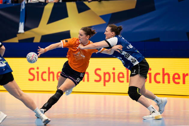 HSG Blomberg Lippe (GER) vs. Odense Handbold (DEN), Handball, EHF Champions League Women, Group Stage, October 11, 2026, 2026–2027 Season, Lemgo, Mie Enggrob, Hojlund, Odense Handbold, 32 in a one-on-one battle at the Lemgo Phoenix Contact Arena, Germany