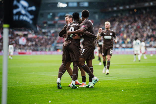 2. Bundesliga: FC St. Pauli vs. Karlsruher SC, October 11, 2026, GOAL, CELEBRATION by Abdoulie Ceesay of FC St. Pauli, 9–1–0; pictured here are Connor Metcalfe of FC St. Pauli, No. 24, and Youssoupha Niang of FC St. Pauli, No. 7; soccer, 2. Bundesliga, Matchday 7: FC St. Pauli vs. Karlsruher SC on October 11, 2026, at Millerntor Stadium, Hamburg. DFL regulations prohibit any use of photographs as image sequences and or quasi-video. Copyright: xBEAUTIFULxSPORTS Tonhäuserx