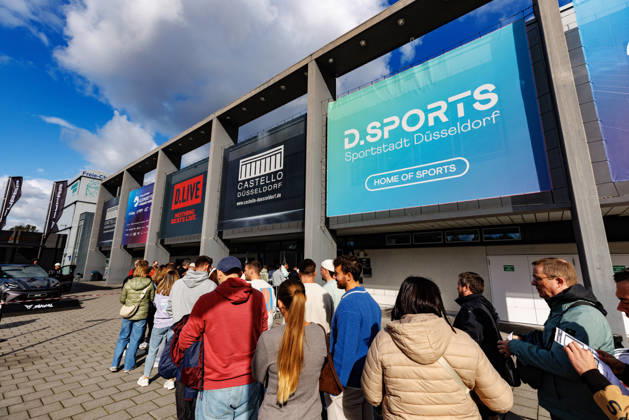 DÜSSELDORF, GERMANY - 11 OCTOBER 2026: Image shows CASTELLO Düsseldorf from the outside with crowd during CUPRA Germany Premier Padel P2 2026 Day 8: Finals at CASTELLO Düsseldorf on 11 10 2026 in Düsseldorf, Germany. Germany Copyright: xFröhlichxPascalx