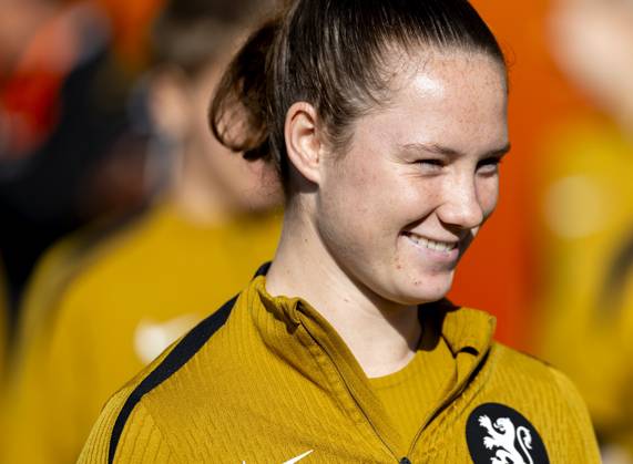 ZEIST - Veerle Buurman during a training session of the Dutch women s football team in preparation for the World Cup qualifying match against Hungary. SANDER KONING ANP xVIxANPxSportx xxANPxIVx 572124260 originalFilename: 572124260