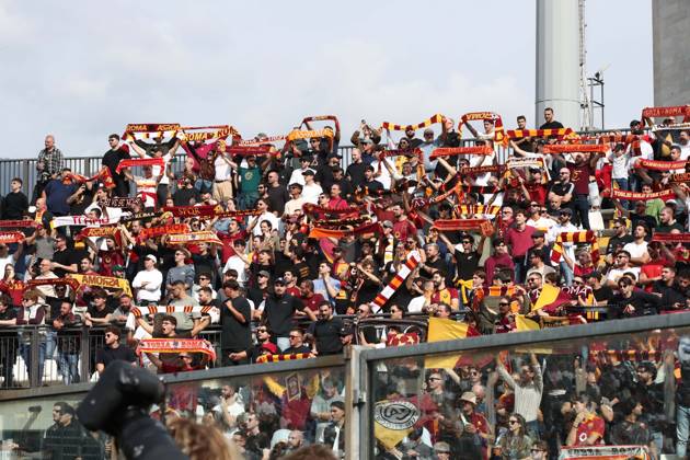 IPA89547604 - October 11, 2026 Como vs. AS Roma (Serie A) Sports; Soccer; Matchday 6& xD;In the photo: Fans& xD;(Photo by Gino Mancini) Copyright: xGinoxMancini IPAxSportx xx IPA89547604