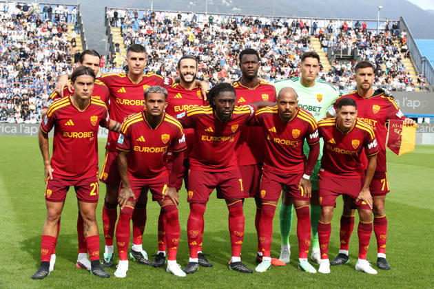 IPA89547607 - October 11, 2026 Como vs. AS Roma (Serie A) Sports; Soccer; Matchday 6& xD;In the photo: Lineup& xD;(Photo by Gino Mancini) Copyright: xGinoxMancini IPAxSportx xx IPA89547607