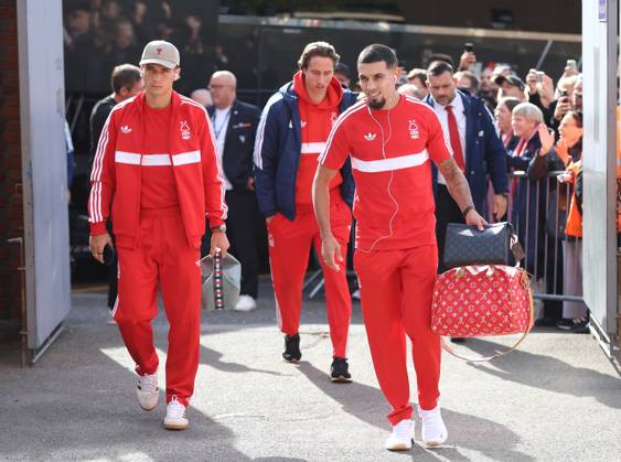 Premier League - Crystal Palace v Nottingham Forest LONDON, ENGLAND, OCTOBER 11: Daniel Munoz of Nottingham Forest arrives at Selhurst Park ahead of the match during The Premier League match between Crystal Palace v Nottingham Forest at Selhurst Park Stadium, London, England, on October 11. (Photo by Daniel Weir) London Selhurst Park Stadium England Copyright: xDanielxWeir SportsxPressxPhotox Sportspressphoto_SPR252352