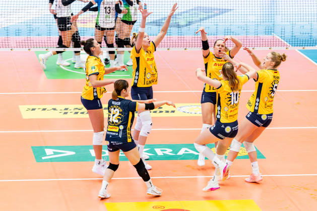October 10, 2026, GER, Volleyball, Dekra 1st Division, Women, 2026–2027 Season, Regular Season, VfB Suhl Lotto Thuringia, Skurios Volleys Borken, Candela Alonso Corcelles (VfB Suhl Lotto Thuringia), Mana Yoshida (VfB Suhl Lotto Thuringia), Lara Nagels (VfB Suhl Lotto Thuringia), Roosa Laakkonen (VfB Suhl Lotto Thuringia), Hannah Hartmann (VfB Suhl Lotto Thuringia), and Lucia Herdova (VfB Suhl Lotto Thuringia) celebrate after scoring a point; 98527 Suhl, Wolfsgrube Sports Hall, Thuringia, Germany