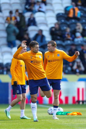 Hull City v Everton, Premier League James Tarkowski Of Everton warms up with his team mates during the Hull City v Everton Premier League match at the MKM Stadium, Hull, England on 11 October 2026 Credit: Lee Keuneke Every Second Media Editorial use only. All images are copyright Every Second Media Limited. No images may be reproduced without prior permission. All rights reserved. Premier League and Football League images are subject to licensing agreements with Football DataCo Limited. see https: www.football-dataco.com Copyright: xIMAGO EveryxSecondxMediax ESM-2204-0020 LeexKeunekex xEveryxSecondxMediax