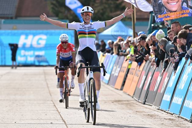 Netherlands Lucinda Brand celebrates after winning the women elite race of the Mosselcross cyclocross cycling event, on Sunday 11 October 2026, in Dendermonde, the first race (out of 7) of the HG Cross competition. DAVIDxPINTENS x189445591x