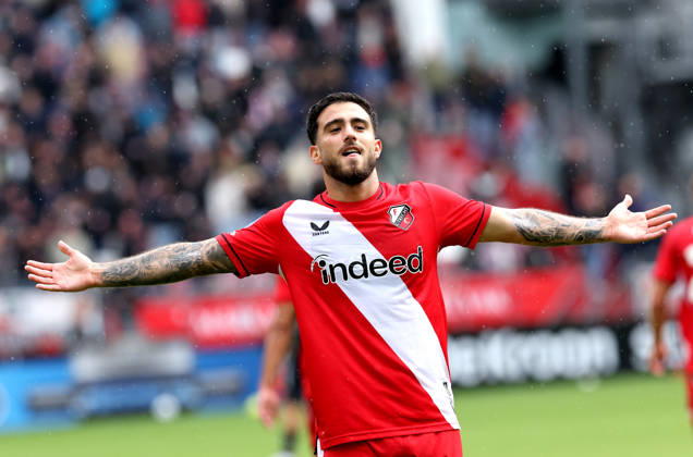 UTRECHT FC Utrecht forward Angel Alarcon celebrates after scoring during the Vriendenloterij Eredivisie match between FC Utrecht and Willem II at Stadion Galgenwaard on October 11, 2026, in Utrecht, Netherlands PETER LOUS EYE4IMAGES DeFodi Images