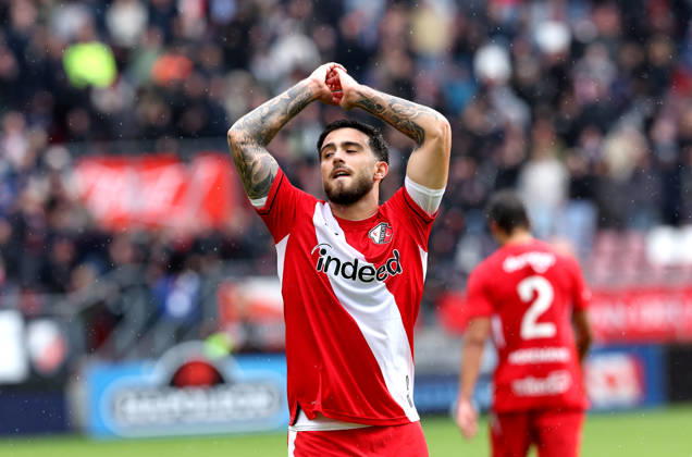 UTRECHT FC Utrecht forward Angel Alarcon celebrates after scoring during the Vriendenloterij Eredivisie match between FC Utrecht and Willem II at Stadion Galgenwaard on October 11, 2026, in Utrecht, the Netherlands. PETER LOUS EYE4IMAGES DeFodi Images