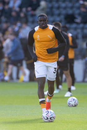 Hull City v Everton Premier League Nobel Mendy of Hull City warms up ahead of during the Premier League match between Hull City and Everton at the MKM Stadium, Hull. 11 10 2026 UK Newspapers OUT Copyright: xMattxWilkinsonx FIL-24041-0071
