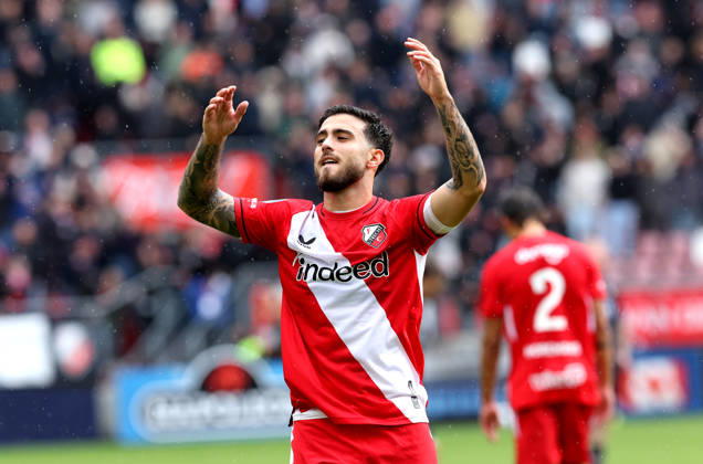UTRECHT FC Utrecht forward Angel Alarcon celebrates after scoring during the Vriendenloterij Eredivisie match between FC Utrecht and Willem II at Stadion Galgenwaard on October 11, 2026, in Utrecht, the Netherlands. PETER LOUS EYE4IMAGES DeFodi Images