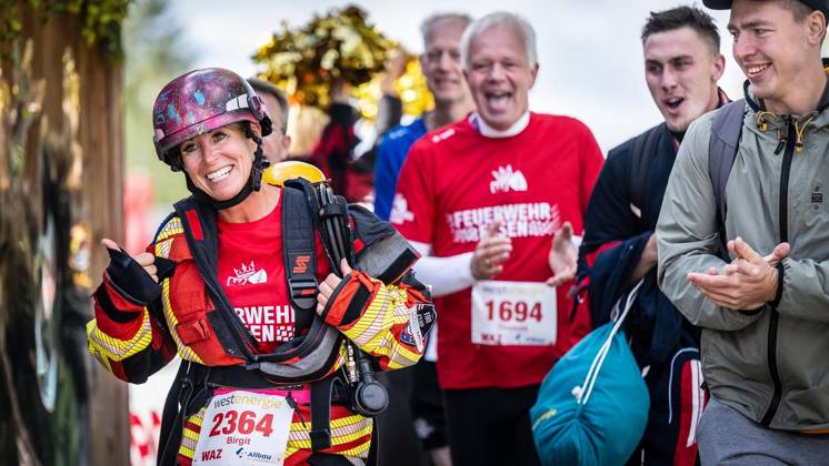 Marathon at Lake Baldeney in Essen ** FOR EDITORIAL PURPOSES ONLY ** EDITORIAL USE ONLY ** p Birgit Kill, Chief Fire Officer of the Essen Fire Department, will run on Sunday, October 11, 2026, in the marathon around Lake Baldeney in Essen, covering the 18-kilometer lake loop in full gear, including a helmet and oxygen tank. Rüclen Germany NRW Essen Copyright MartinxMöller Copyright: MartinxMöller doc87zf6z42xzr130vxviw ,EDITORIAL USE ONLY Copyright: MartinxMöller