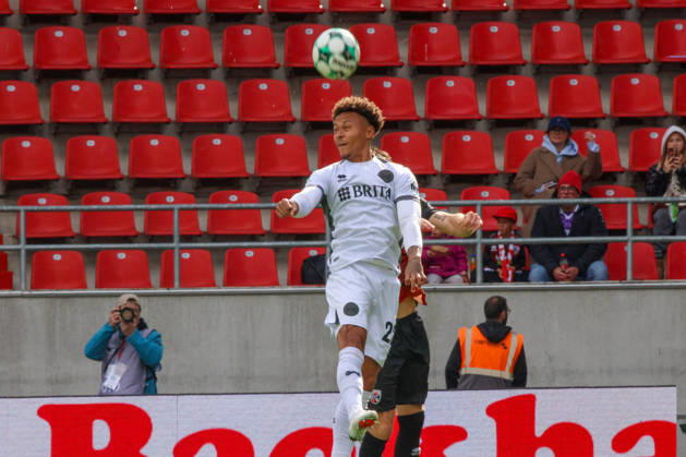 Roberto Massimo of SV Wehen Wiesbaden, No. 22, in a header duel during the match between FC Ingolstadt 04 and SV Wehen Wiesbaden on October 11, 2026, DFB regulations prohibit any use of photographs as image sequences and or quasi-video. GER, Soccer, 3. Liga, Matchday 8, FC Ingolstadt 04 vs. SV Wehen Wiesbaden, October 11, 2026, Audi Sportpark Ingolstadt Copyright: xEibner-Pressefoto OliverxSTRISCHx EP-OSH