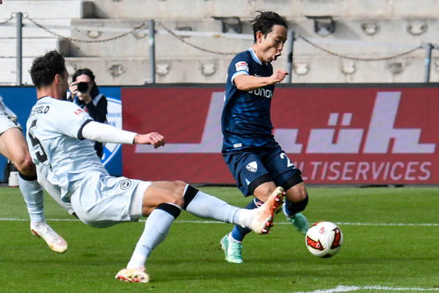 v li in a one-on-one duel: Maximilian Bauer (Bielefeld) 5, Koji Miyoshi (Bochum) 23, 11, 10, 2026 ¢ Soccer ¢ VfL Bochum vs. DSC Arminia Bielefeld, Vonovia Ruhrstadion, Bochum, DFB DFL REGULATIONS PROHIBIT ANY USE OF PHOTOGRAPHS AS IMAGE SEQUENCES AND OR QUASI-VIDEO NRW Germany Copyright: xpepphotox xSaschaxWeizx pep00321, pep_20261011_hm